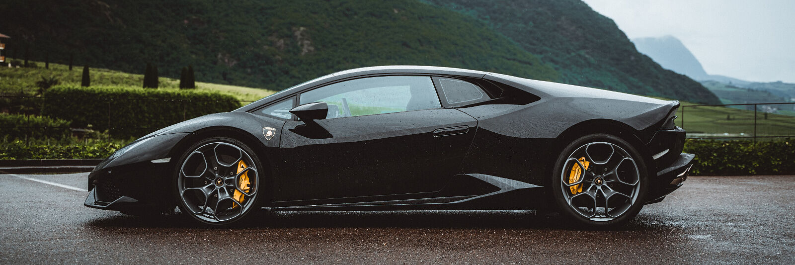 Cutting edge & high performance sports cars for rent Alpine